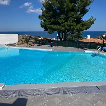 Les Chenes-lieges D'ambeille Apartment *